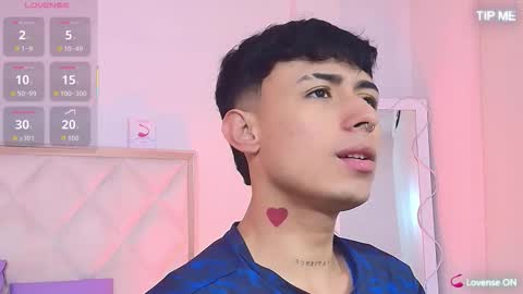 aziel_tay online show from October 18, 11:33 am