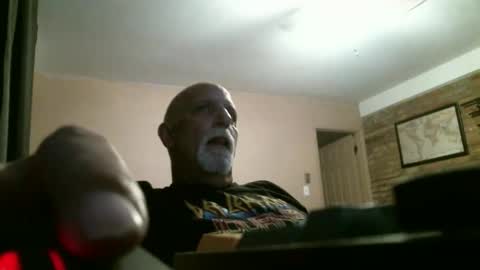 Snapshot of azjohnny chatting on April 8, 2:55 am azjohnny online show from April 8, 2:55 am