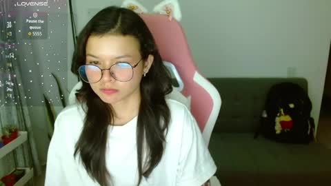 Snapshot of azu_chan chatting on June 3, 11:21 pm Azu online show from June 3, 11:21 pm