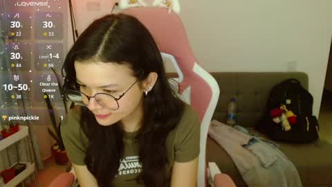 Snapshot of azu_chan chatting on June 6, 12:27 am Azu online show from June 6, 12:27 am