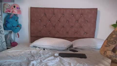 Snapshot of azul_honey chatting on May 9, 6:35 pm HONEY AZUL online show from May 9, 6:35 pm