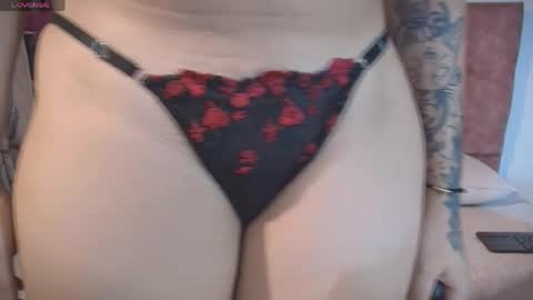 Snapshot of azul_honey chatting on May 27, 6:38 pm HONEY AZUL online show from May 27, 6:38 pm