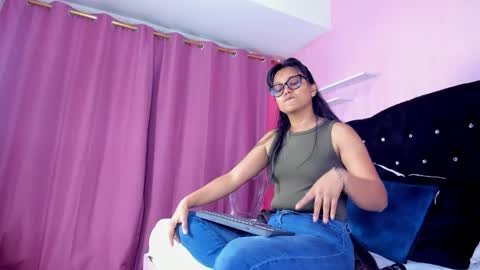 Snapshot of azul_moon chatting on November 11, 3:50 am azul_moon online show from November 11, 3:50 am