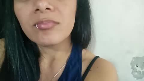 Snapshot of azura_lion chatting on April 19, 10:56 pm azura lion online show from April 19, 10:56 pm