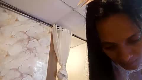 Snapshot of azura_lion chatting on April 23, 4:03 am azura lion online show from April 23, 4:03 am