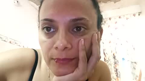 Snapshot of azura_lion chatting on April 25, 3:20 pm azura lion online show from April 25, 3:20 pm