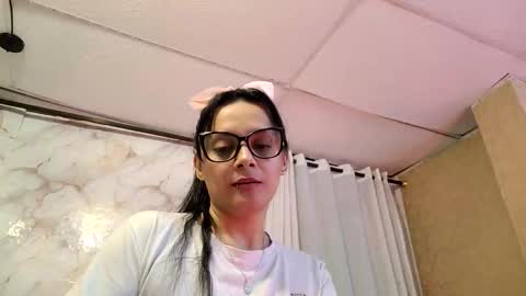 Snapshot of azura_lion chatting on April 30, 4:30 am azura lion online show from April 30, 4:30 am