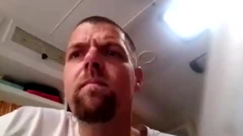 Snapshot of azza42086 chatting on May 8, 8:52 am azza42086 online show from May 8, 8:52 am