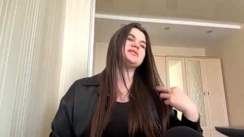 Snapshot of azzieyerbich chatting on March 28, 12:16 pm Elara online show from March 28, 12:16 pm
