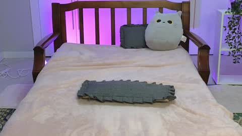 Snapshot of b0y_fantasy chatting on December 24, 10:06 pm Elios online show from December 24, 10:06 pm