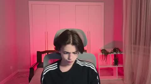 Snapshot of b0y_fantasy chatting on January 20, 7:57 pm Elios online show from January 20, 7:57 pm