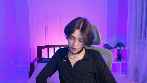 Snapshot of b0y_fantasy chatting on January 21, 6:34 pm Elios online show from January 21, 6:34 pm