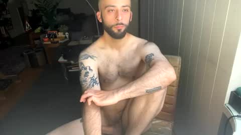Snapshot of b831480 chatting on May 23, 8:40 am b831480 online show from May 23, 8:40 am
