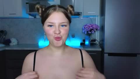 Bella Wooowww online show from March 7, 4:13 am