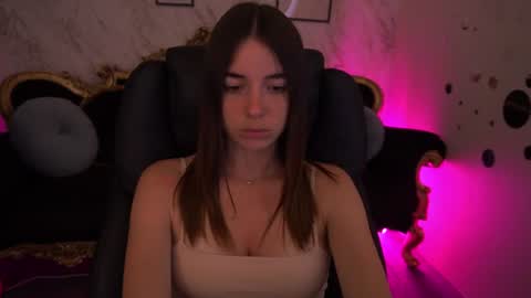 Snapshot of babe_dollie chatting on June 22, 7:16 am Babe online show from June 22, 7:16 am