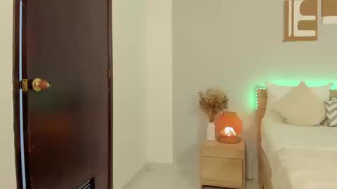 itzell  online show from March 17, 12:37 am