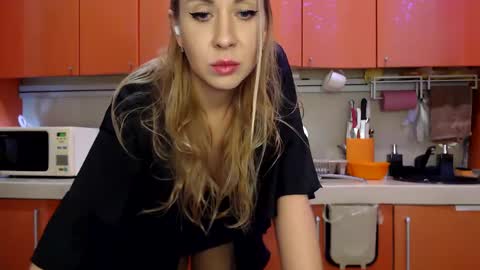 Snapshot of baby_hottye chatting on February 13, 6:59 pm Diva x  online show from February 13, 6:59 pm