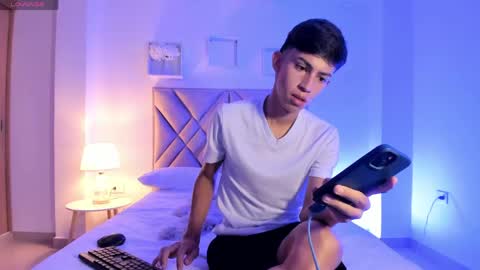 Snapshot of baby_noaht chatting on June 4, 10:05 pm baby_noaht online show from June 4, 10:05 pm