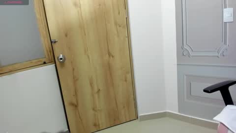 Snapshot of babyabril18 chatting on March 7, 10:24 am Karla online show from March 7, 10:24 am