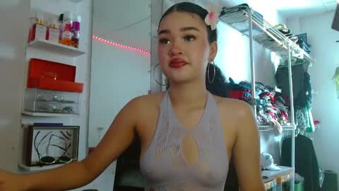 Snapshot of babybombom08 chatting on June 1, 7:15 pm babybombom08 online show from June 1, 7:15 pm