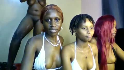 Snapshot of babydoll_230 chatting on April 17, 3:59 pm Babydoll 230 online show from April 17, 3:59 pm
