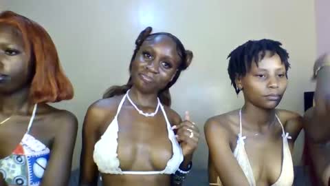Snapshot of babydoll_230 chatting on April 21, 2:26 am Babydoll 230 online show from April 21, 2:26 am