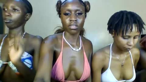 Snapshot of babydoll_230 chatting on April 21, 3:50 pm Babydoll 230 online show from April 21, 3:50 pm