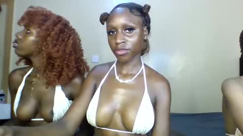 Snapshot of babydoll_230 chatting on April 27, 3:26 am Babydoll 230 online show from April 27, 3:26 am
