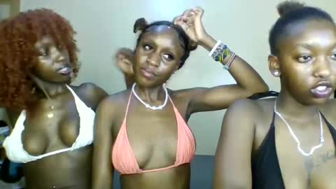 Snapshot of babydoll_230 chatting on April 27, 4:05 pm Babydoll 230 online show from April 27, 4:05 pm