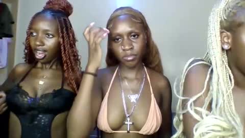 Snapshot of babydoll_230 chatting on May 21, 5:03 am Babydoll 230 online show from May 21, 5:03 am