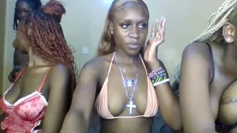 Snapshot of babydoll_230 chatting on May 24, 3:11 am Babydoll 230 online show from May 24, 3:11 am