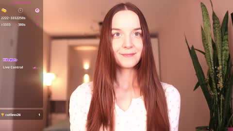 Snapshot of babyfawnn chatting on April 10, 9:52 pm Kira online show from April 10, 9:52 pm