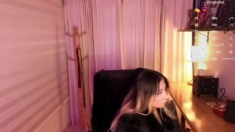 Snapshot of babyfoxxx_ chatting on May 9, 11:04 am babyfoxxx_ online show from May 9, 11:04 am