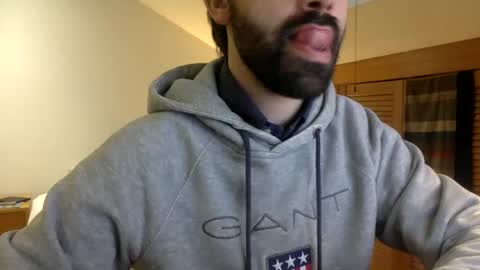 Snapshot of babyhardy chatting on December 13, 11:23 am Tom A. online show from December 13, 11:23 am