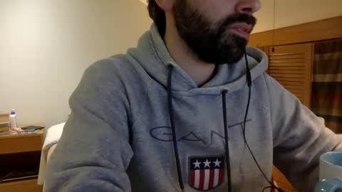 Snapshot of babyhardy chatting on December 13, 4:05 pm Tom A. online show from December 13, 4:05 pm