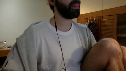 Snapshot of babyhardy chatting on December 17, 12:54 pm Tom A. online show from December 17, 12:54 pm