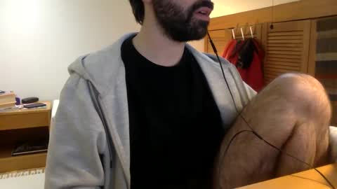 Snapshot of babyhardy chatting on December 30, 1:03 pm Tom A. online show from December 30, 1:03 pm