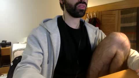 Snapshot of babyhardy chatting on December 30, 11:49 pm Tom A. online show from December 30, 11:49 pm