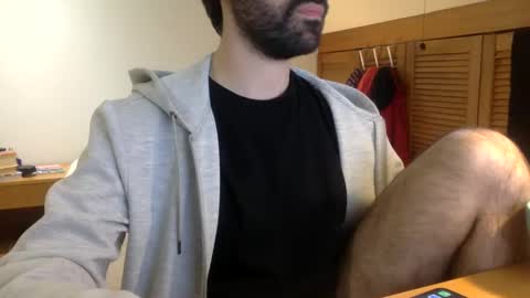 Snapshot of babyhardy chatting on January 6, 12:46 pm Tom A. online show from January 6, 12:46 pm