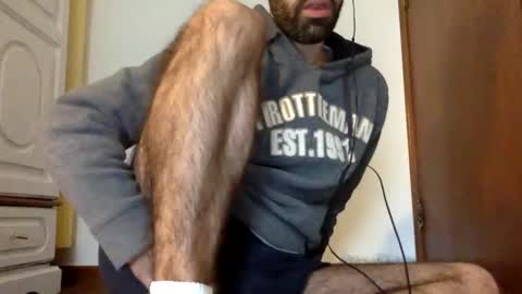 Snapshot of babyhardy chatting on February 1, 9:43 am Tom A. online show from February 1, 9:43 am