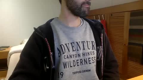 Snapshot of babyhardy chatting on February 23, 12:37 pm Tom A. online show from February 23, 12:37 pm