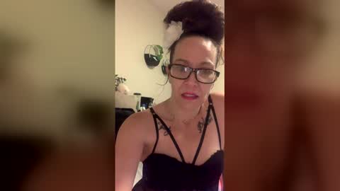 Snapshot of babykmama chatting on May 21, 7:37 am Eternity. online show from May 21, 7:37 am