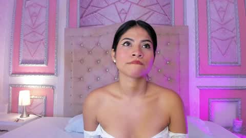 Snapshot of babypink_20 chatting on April 7, 3:40 am laura online show from April 7, 3:40 am