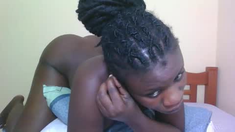 Snapshot of babyrozillah chatting on February 12, 12:11 pm PRISCILLAH online show from February 12, 12:11 pm