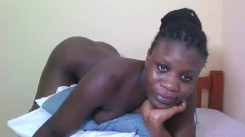 Snapshot of babyrozillah chatting on February 16, 12:45 pm PRISCILLAH online show from February 16, 12:45 pm