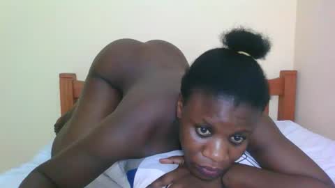 Snapshot of babyrozillah chatting on February 22, 1:18 am PRISCILLAH online show from February 22, 1:18 am