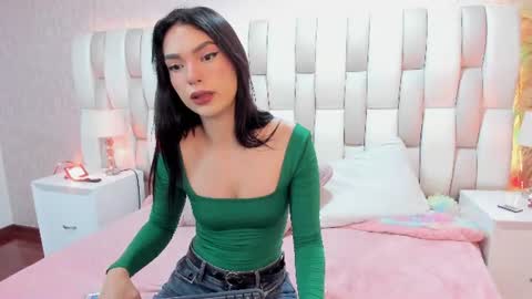Snapshot of bad__girll_ chatting on June 24, 3:27 am bad__girll_ online show from June 24, 3:27 am