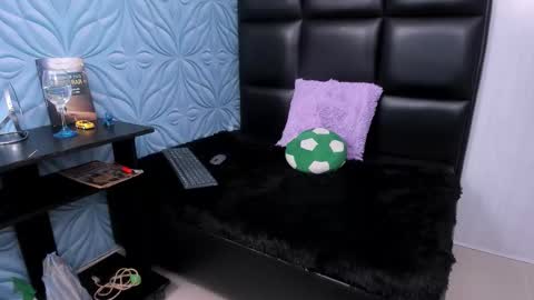 bad_boy_21_ online show from February 26, 5:39 am