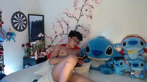 Snapshot of bad_boy_in_bed chatting on April 9, 4:45 pm jay online show from April 9, 4:45 pm