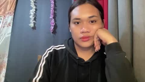 AMARA - FOLLOW ME AND THUMBS UP online show from March 4, 4:57 pm